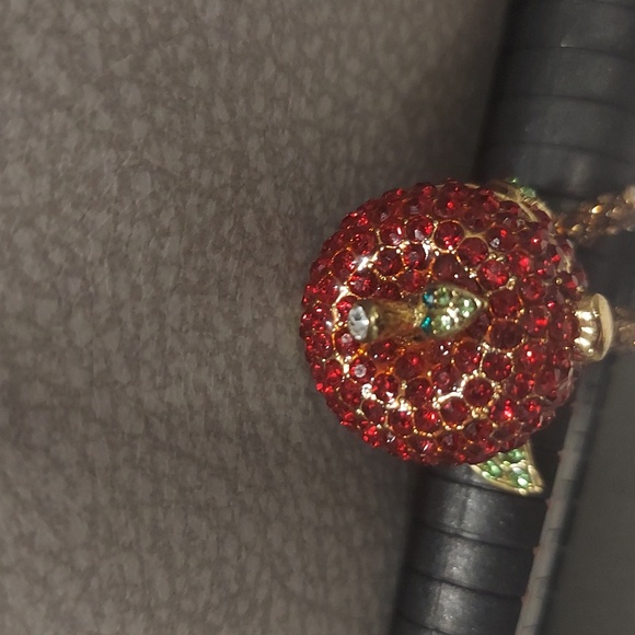Betsey Johnson VINTAGE APPLE LOCKET RING WITH GEMSTONES & CHARM - Picture 5 of 15